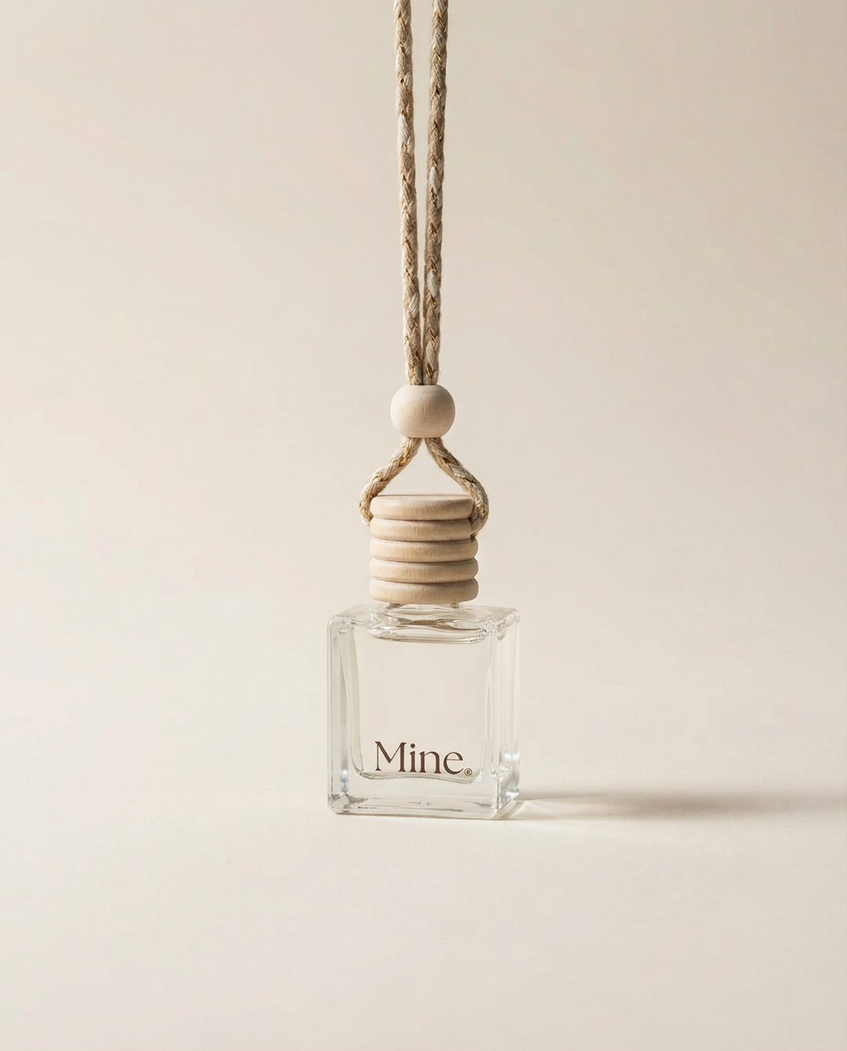 בקבוק זכוכית שקוף עם מסמן Mine. פקק עץ וחבל - מפיץ ריח לרכב No.1