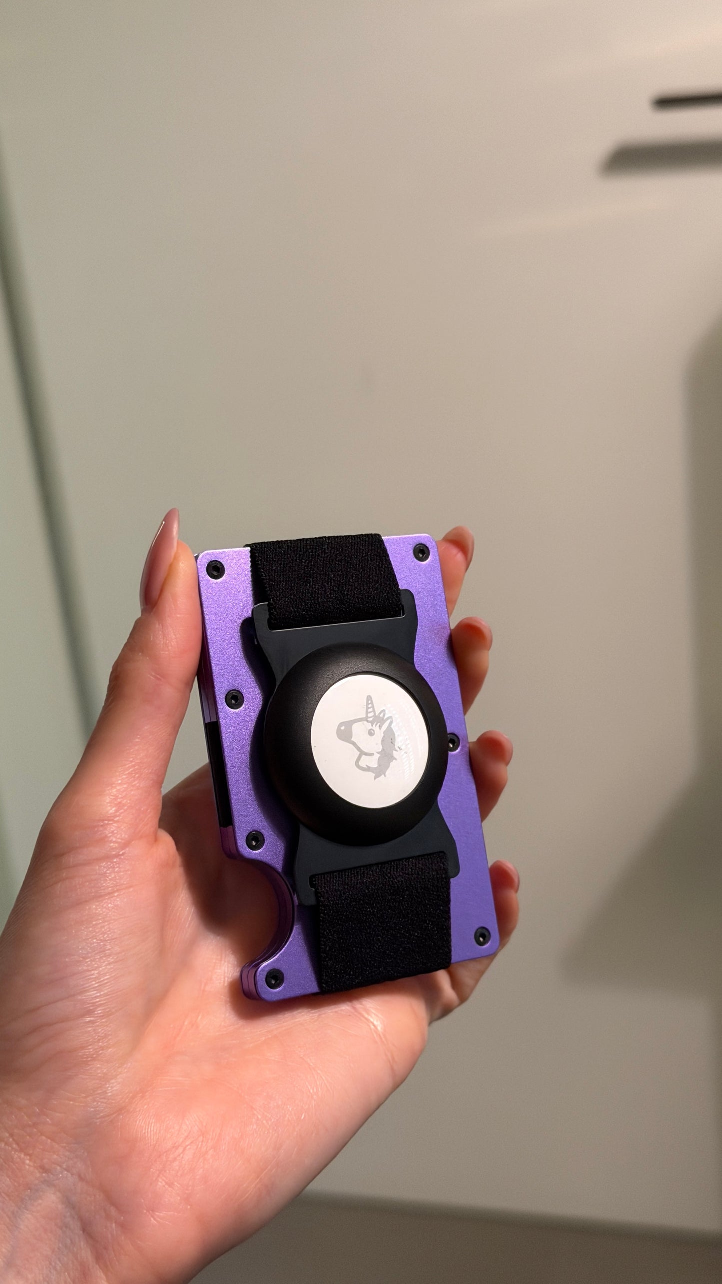 תקריב של הארנק האלומיניום של Mine.